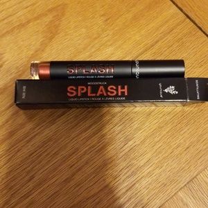 Younique splash in scintillating